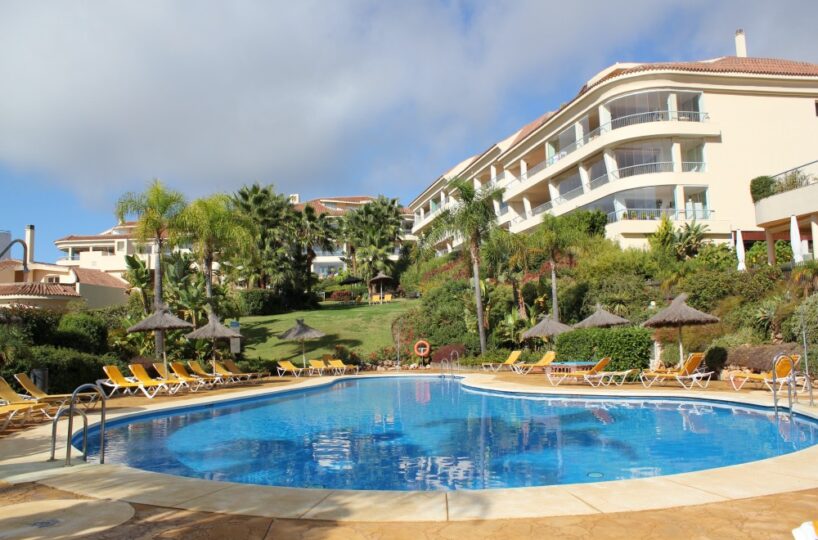 Las olas 3 bed penthouse for sale riviera del sol