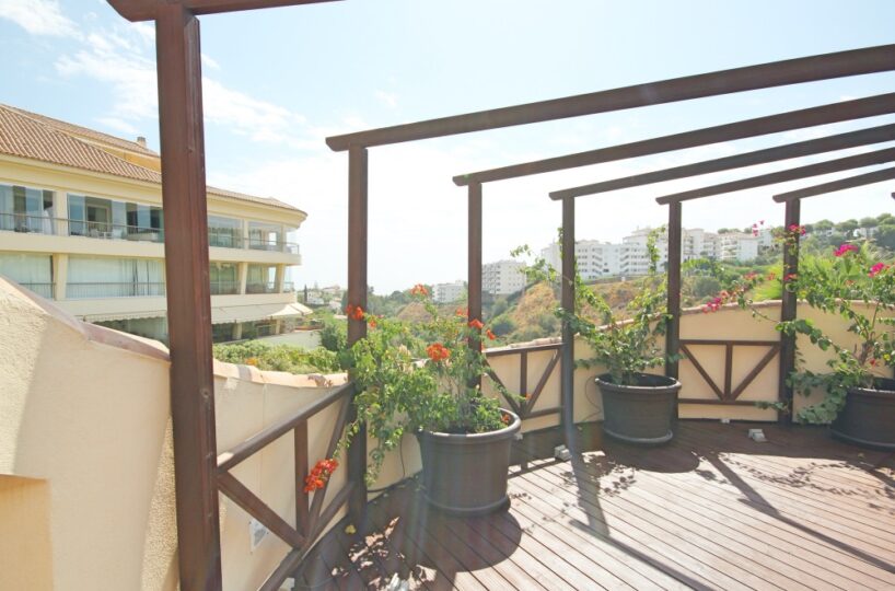 Las olas 3 bed penthouse for sale riviera del sol